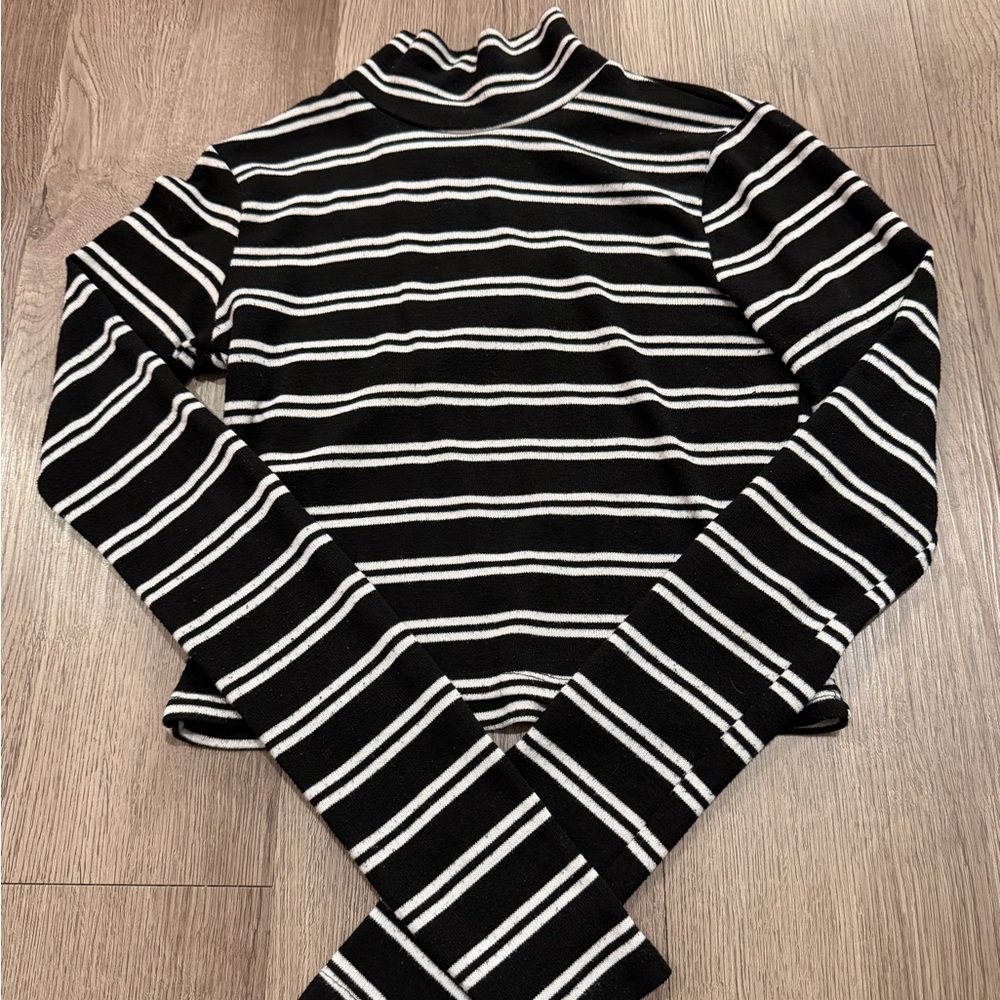 Forever 21 Black and White Striped Long Sleeve Top